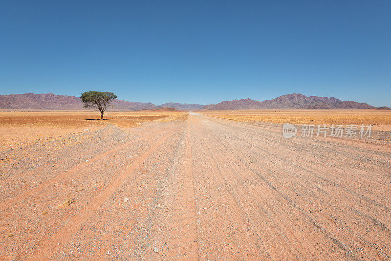 从Solitaire到纳米比亚的Namib Rand自然保护区的土路